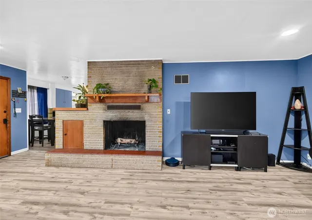 Photo 3 of Sale Pending at 211 NW Kerron Ave, Winlock, WA 98596 | MLS# NWM2561722 | Listing updated on 2026-09-25