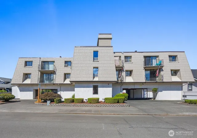 Photo 3 of Condo for sale at 435 Williams Ave N #206, Renton, WA 98057 | MLS# NWM2561777 | Listing updated on 2026-09-26