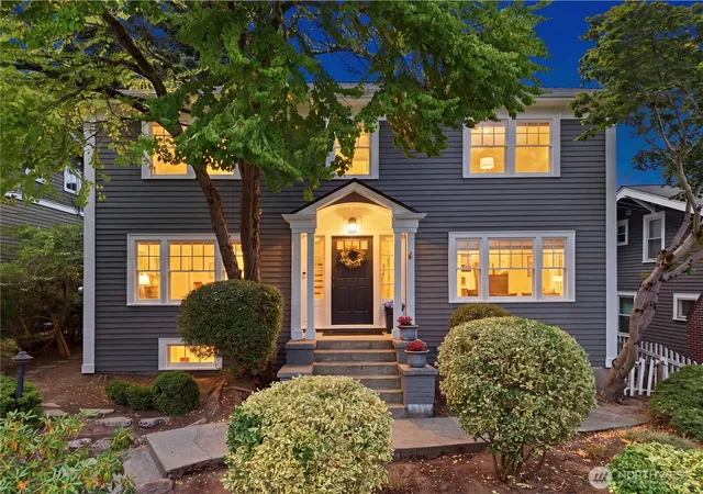 Photo 2 of Sale Pending at 3127 Broadway E, Seattle, WA 98102 | MLS# NWM2561779 | Listing updated on 2026-09-25