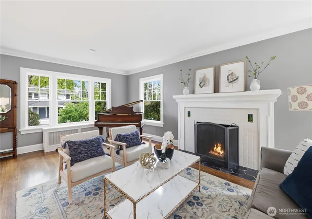 Photo 4 of Sale Pending at 3127 Broadway E, Seattle, WA 98102 | MLS# NWM2561779 | Listing updated on 2026-09-25