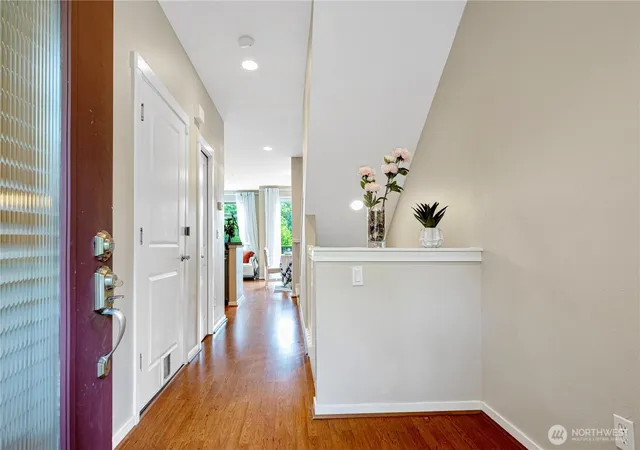 Photo 3 of Townhouse for sale at 162 Cougar Ridge Rd Nw #1104, Issaquah, WA 98027 | MLS# NWM2561831 | Listing updated on 2026-09-30