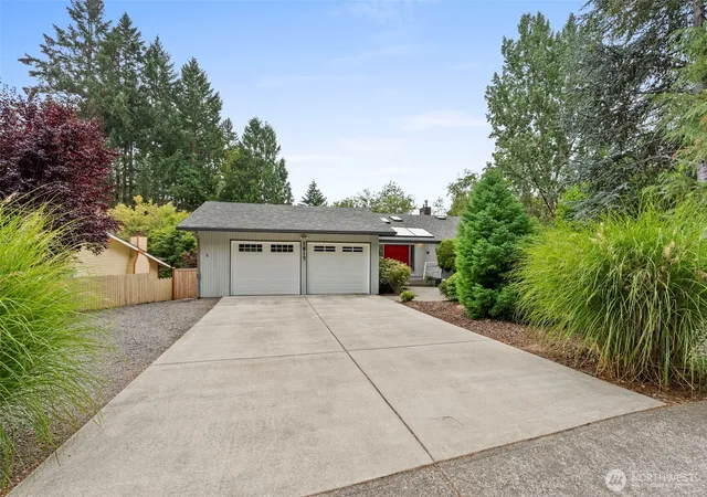 Photo 3 of Single family home for sale at 1517 Briarwood Ct Nw, Olympia, WA 98502 | MLS# NWM2561832 | Listing updated on 2026-09-23