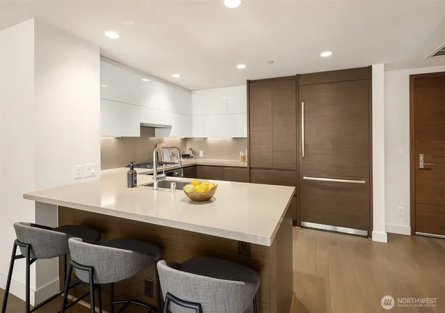Photo 3 of Sale Pending at 583 Battery St #516N, Seattle, WA 98121 | MLS# NWM2561877 | Listing updated on 2026-09-30