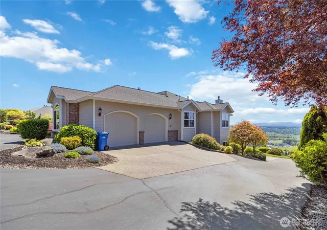 Photo 3 of Single family home for sale at 193 Alderwood Dr, Chehalis, WA 98532 | MLS# NWM2561977 | Listing updated on 2026-09-23
