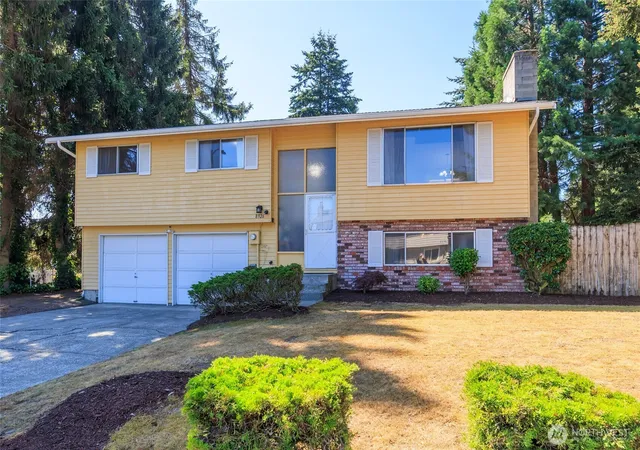 Photo 2 of Sale Pending at 8926 Emerson Pl, Everett, WA 98208 | MLS# NWM2561981 | Listing updated on 2026-09-26