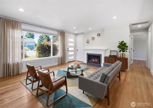 Photo 3 of Single family home for sale at 4634 S Gazelle St, Seattle, WA 98118 | MLS# NWM2562018 | Listing updated on 2026-10-01
