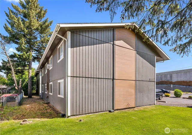 Photo 3 of Multi family home for sale at 3123 E Carlisle Ave, Spokane, WA 99207 | MLS# NWM2562067 | Listing updated on 2026-09-23
