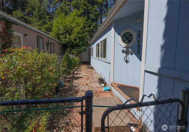 Photo 3 of Manufactured home for sale at 9065 Steele Crk Loop NE, Bremerton, WA 98311 | MLS# NWM2562312 | Listing updated on 2026-09-23