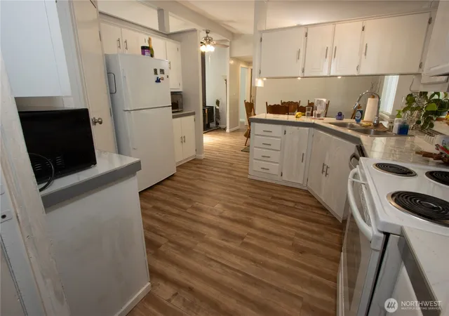 Photo 4 of Manufactured home for sale at 9065 Steele Crk Loop NE, Bremerton, WA 98311 | MLS# NWM2562312 | Listing updated on 2026-09-23