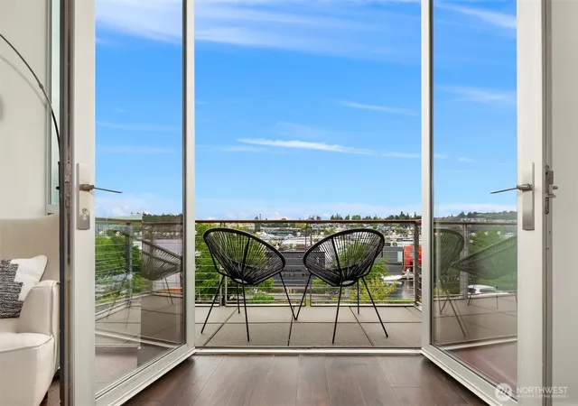 Townhouse for sale at 2834 Fairview Ave E, Seattle, WA 98102 | MLS# NWM2562363