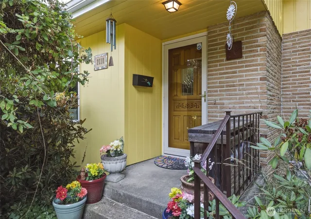 Photo 1 of Single family home for sale at 2010 Forest Hl Dr Se, Olympia, WA 98501 | MLS# NWM2562432 | Listing updated on 2026-09-23
