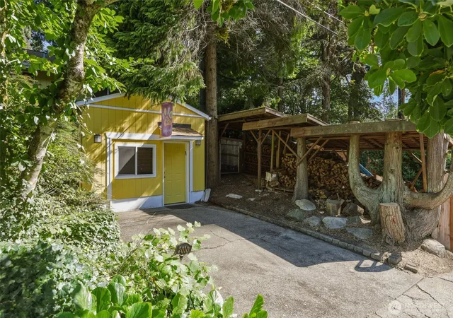 Photo 3 of Single family home for sale at 2010 Forest Hl Dr Se, Olympia, WA 98501 | MLS# NWM2562432 | Listing updated on 2026-09-23