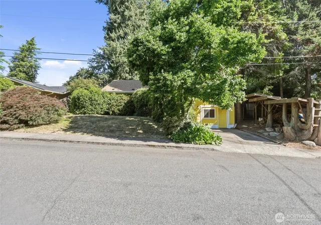 Photo 3 of Single family home for sale at 2010 Forest Hl Dr SE, Olympia, WA 98501 | MLS# NWM2562432 | Listing updated on 2026-09-23