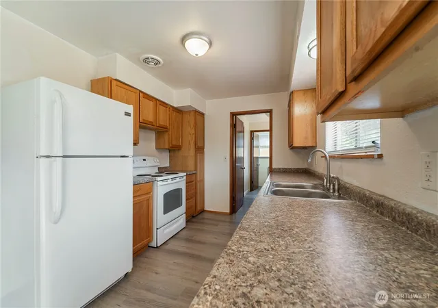 Photo 3 of Sale Pending at 9820 Washington Blvd Sw, Lakewood, WA 98498 | MLS# NWM2562450 | Listing updated on 2026-09-25