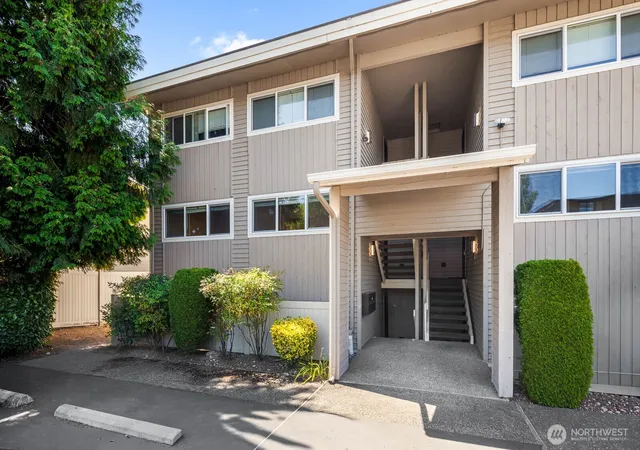 Photo 1 of Condo for sale at 725 9th Avenue S #201, Kirkland, WA 98033 | MLS# NWM2562543 | Listing updated on 2026-10-01