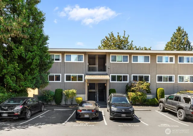 Photo 2 of Condo for sale at 725 9th Avenue S #201, Kirkland, WA 98033 | MLS# NWM2562543 | Listing updated on 2026-10-01