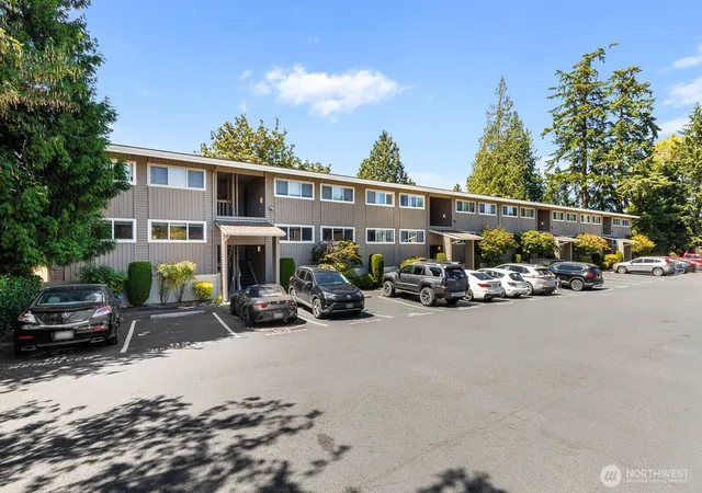 Photo 3 of Condo for sale at 725 9th Avenue S #201, Kirkland, WA 98033 | MLS# NWM2562543 | Listing updated on 2026-10-01