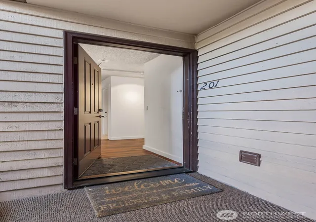 Photo 3 of Condo for sale at 725 9th Avenue S #201, Kirkland, WA 98033 | MLS# NWM2562543 | Listing updated on 2026-10-01