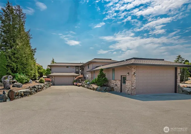 Photo 3 of Single family home for sale at 5575 Coquitlam Dr, Blaine, WA 98230 | MLS# NWM2562551 | Listing updated on 2026-09-23