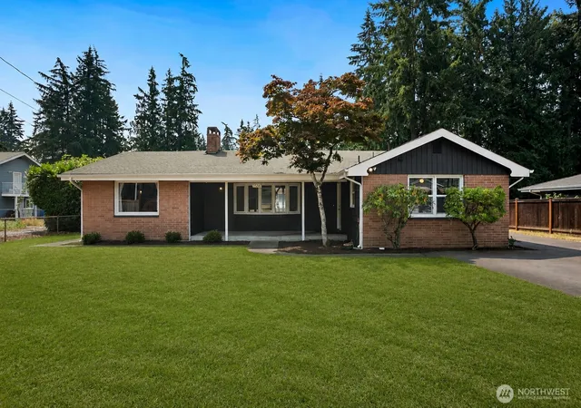 Photo 4 of Single family home for sale at 15441 SE 144th Place, Renton, WA 98059 | MLS# NWM2562619 | Listing updated on 2026-09-29