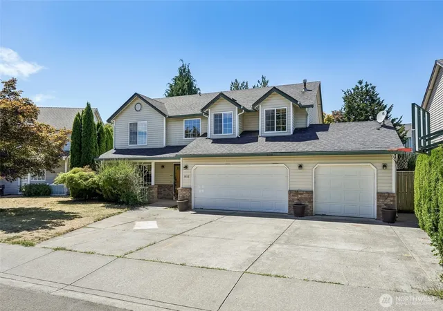 Photo 2 of Single family home for sale at 1612 Se 187th Place, Vancouver, WA 98683 | MLS# NWM2562646 | Listing updated on 2026-09-30