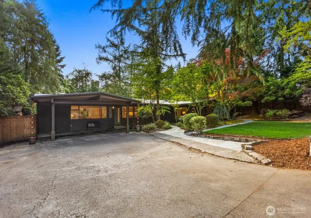 Photo 1 of Sale Pending at 4215 Is Crst Way, Mercer Island, WA 98040 | MLS# NWM2562650 | Listing updated on 2026-09-25
