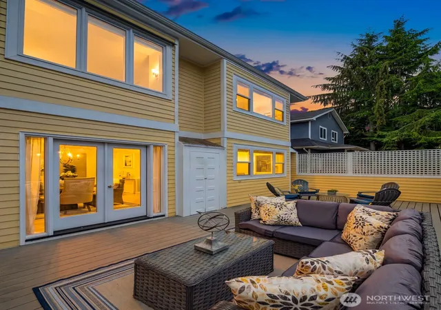 Photo 3 of Sale Pending at 822 W Fulton St, Seattle, WA 98119 | MLS# NWM2562704 | Listing updated on 2026-09-24
