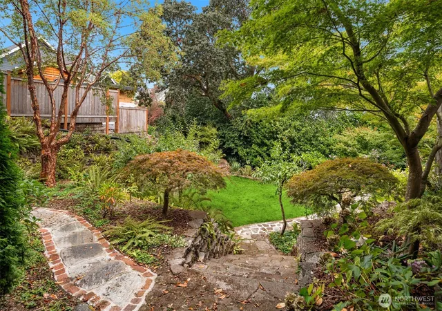 Photo 4 of Sale Pending at 822 W Fulton St, Seattle, WA 98119 | MLS# NWM2562704 | Listing updated on 2026-09-24
