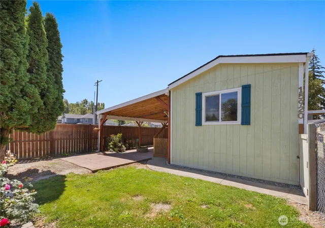 Manufactured home for sale at 15920 81st Avenue E, Puyallup, WA 98375 | MLS# NWM2562806