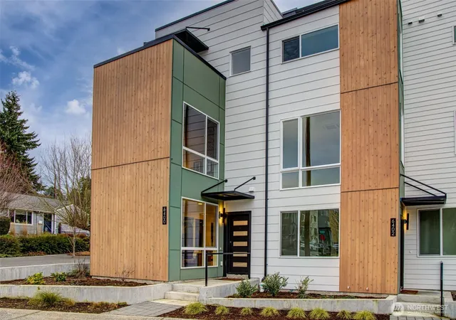 Photo 2 of Townhouse for sale at 6400 Fauntleroy Way Sw, Seattle, WA 98136 | MLS# NWM2562821 | Listing updated on 2026-09-30