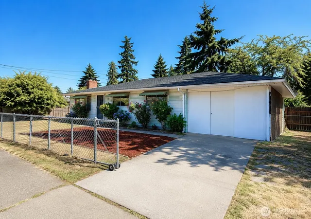 Photo 3 of Single family home for sale at 10246 Renton Ave S, Seattle, WA 98178 | MLS# NWM2563036 | Listing updated on 2026-09-23