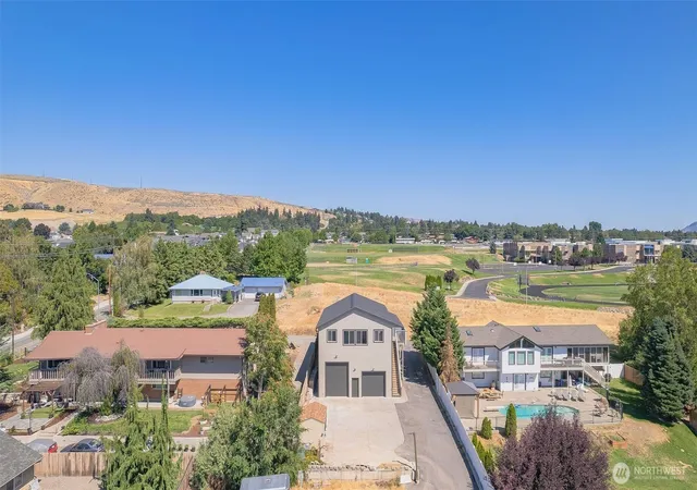 Photo 2 of Single family home for sale at 931 N Gale Ave, East Wenatchee, WA 98802 | MLS# NWM2563224 | Listing updated on 2026-09-23