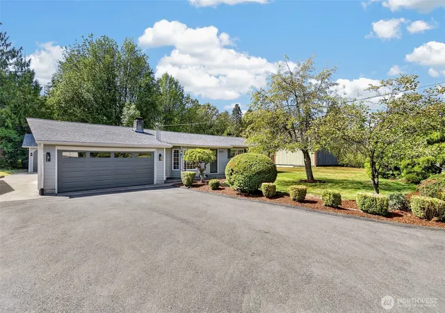 Photo 2 of Sale Pending at 2839 Parkview Dr, Longview, WA 98632 | MLS# NWM2563416 | Listing updated on 2026-09-25
