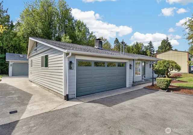 Photo 3 of Sale Pending at 2839 Parkview Dr, Longview, WA 98632 | MLS# NWM2563416 | Listing updated on 2026-09-25