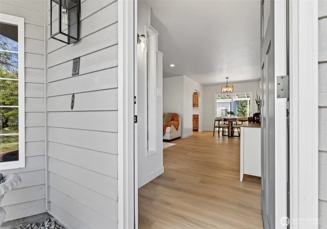 Photo 3 of Sale Pending at 2839 Parkview Dr, Longview, WA 98632 | MLS# NWM2563416 | Listing updated on 2026-09-25