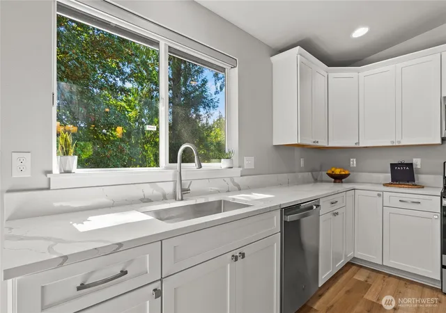 Photo 4 of Single family home for sale at 9804 Windward Dr NW, Olympia, WA 98502 | MLS# NWM2563562 | Listing updated on 2026-09-23