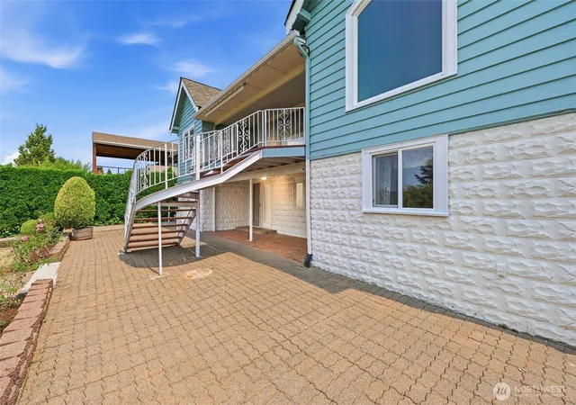 Photo 3 of Sale Pending at 1209 S Sunset Dr, Tacoma, WA 98465 | MLS# NWM2563676 | Listing updated on 2026-09-28