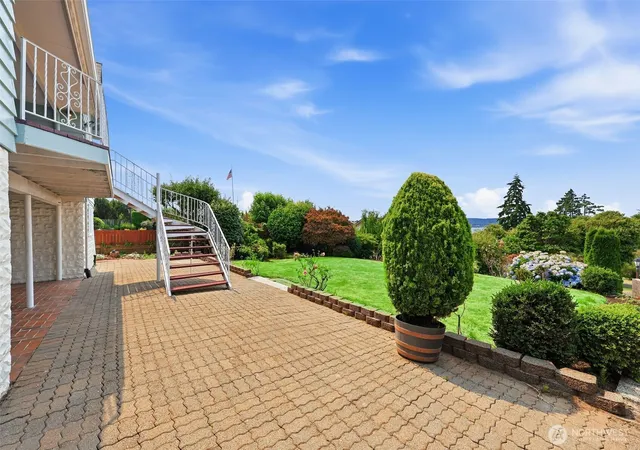 Photo 4 of Sale Pending at 1209 S Sunset Dr, Tacoma, WA 98465 | MLS# NWM2563676 | Listing updated on 2026-09-28