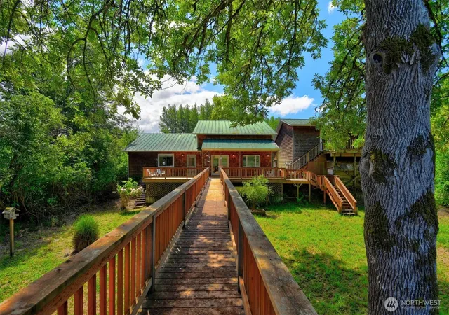 Photo 2 of Single family home for sale at 347 E Birnie Slough Rd, Cathlamet, WA 98612 | MLS# NWM2563770 | Listing updated on 2026-09-23