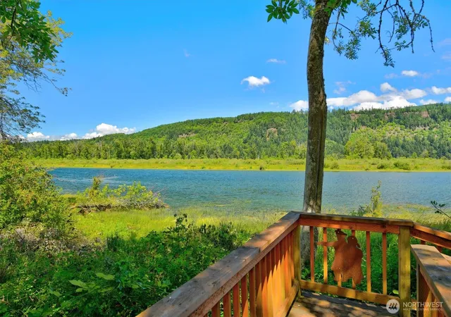 Photo 3 of Single family home for sale at 347 E Birnie Slough Rd, Cathlamet, WA 98612 | MLS# NWM2563770 | Listing updated on 2026-09-23