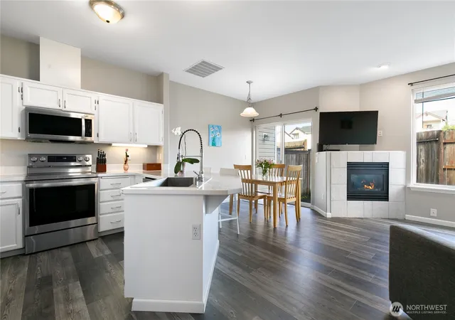 Photo 4 of Townhouse for sale at 2754 Comet St, Milton, WA 98354 | MLS# NWM2563801 | Listing updated on 2026-09-28