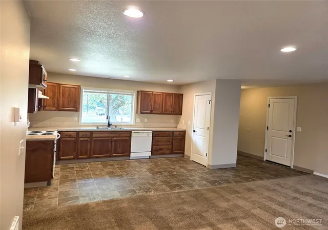 Photo 3 of Single family home for sale at 1113 Manzanita Way, Vancouver, WA 98661 | MLS# NWM2563888 | Listing updated on 2026-09-29