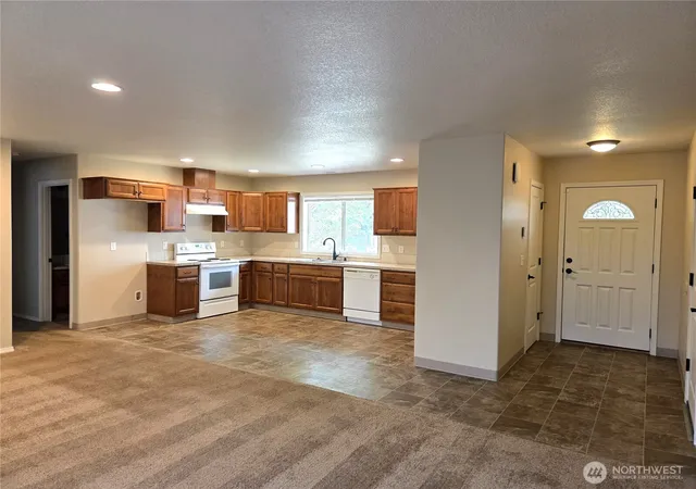 Photo 3 of Single family home for sale at 1113 Manzanita Way, Vancouver, WA 98661 | MLS# NWM2563888 | Listing updated on 2026-09-29