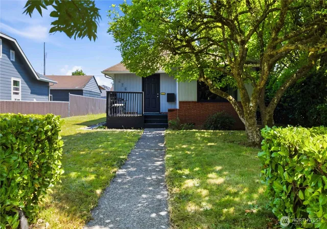 Photo 1 of Single family home for sale at 502 17th Avenue, Longview, WA 98632 | MLS# NWM2563899 | Listing updated on 2026-09-23