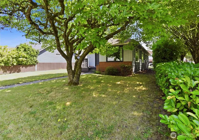 Photo 3 of Single family home for sale at 502 17th Avenue, Longview, WA 98632 | MLS# NWM2563899 | Listing updated on 2026-09-23