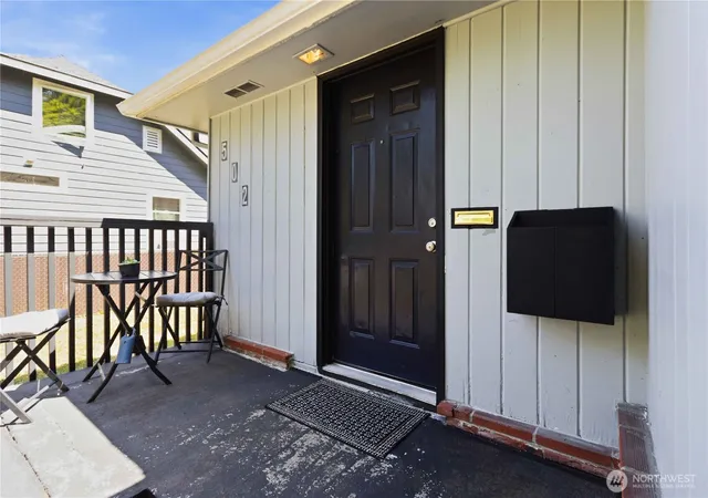 Photo 4 of Single family home for sale at 502 17th Avenue, Longview, WA 98632 | MLS# NWM2563899 | Listing updated on 2026-09-23