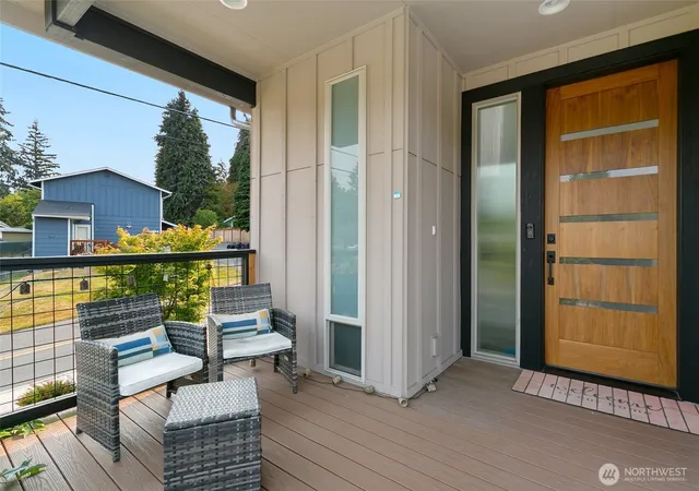 Photo 3 of Single family home for sale at 1035 51st Place Sw, Everett, WA 98203 | MLS# NWM2563934 | Listing updated on 2026-09-23