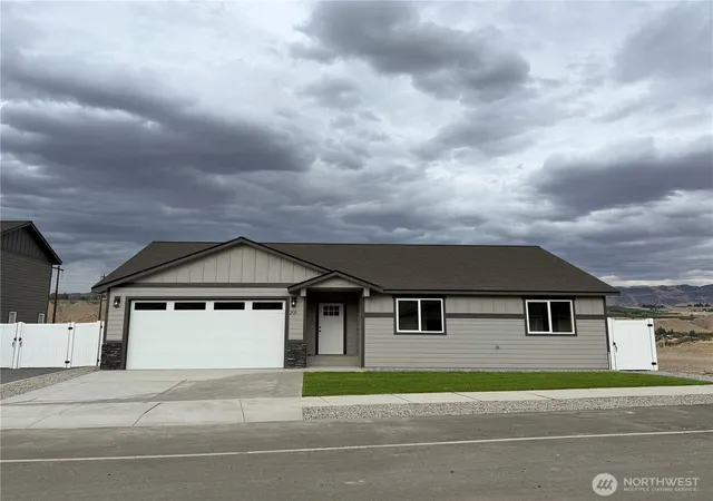 Photo 2 of Single family home for sale at 201 Country Cottage Ln, Malaga, WA 98828 | MLS# NWM2563991 | Listing updated on 2026-09-23