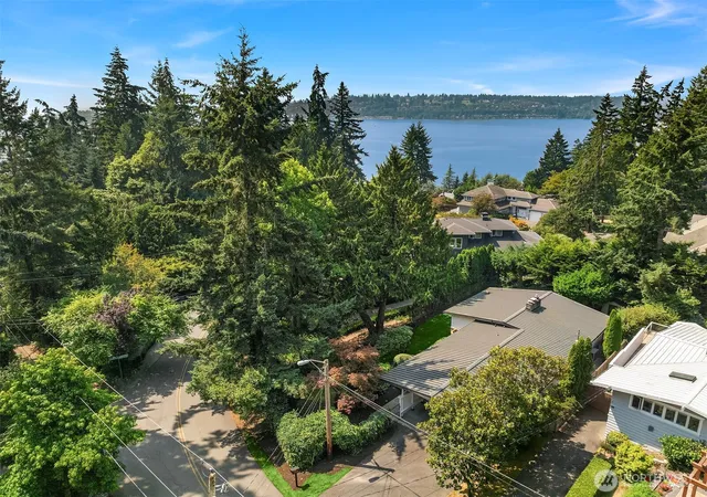 Photo 3 of Sale Pending at 11215 Champagne Point Rd NE, Kirkland, WA 98034 | MLS# NWM2564030 | Listing updated on 2026-10-01
