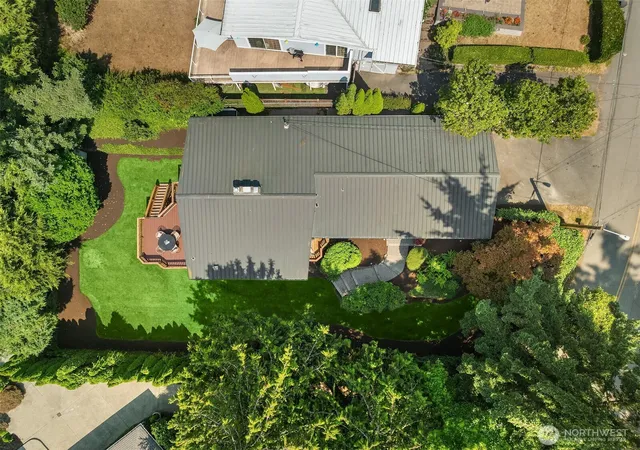 Photo 4 of Sale Pending at 11215 Champagne Point Rd NE, Kirkland, WA 98034 | MLS# NWM2564030 | Listing updated on 2026-10-01